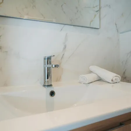 Le Prestige Yourhosthelper Lägenhet